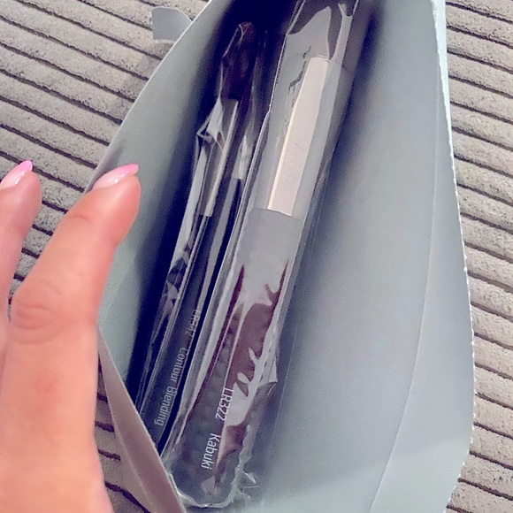 BRAND NEW $150 NEVER USED IPSY BAG - Picture 15 of 16